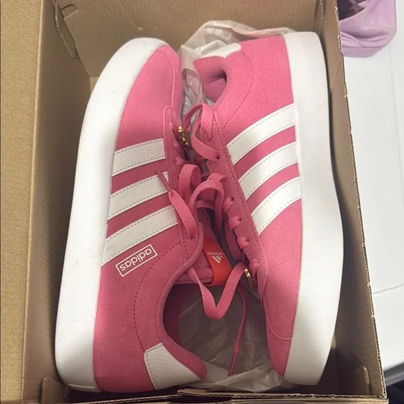 Adidas Pink Sneakers with Classic Low-Top Design - Picture 7 of 7